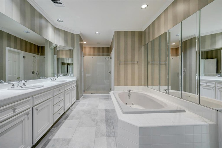 Photo 21 of 32 - 6308 Taggart St Unit B, Houston, TX 77007