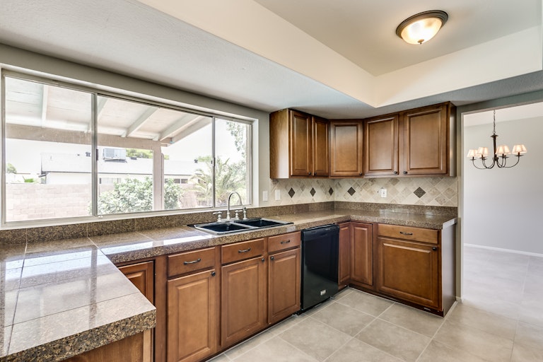 Photo 10 of 32 - 5316 W Yucca St, Glendale, AZ 85304
