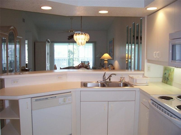 Photo 4 of 25 - 5725 Greenwood Ave #4201, North Port, FL 34287