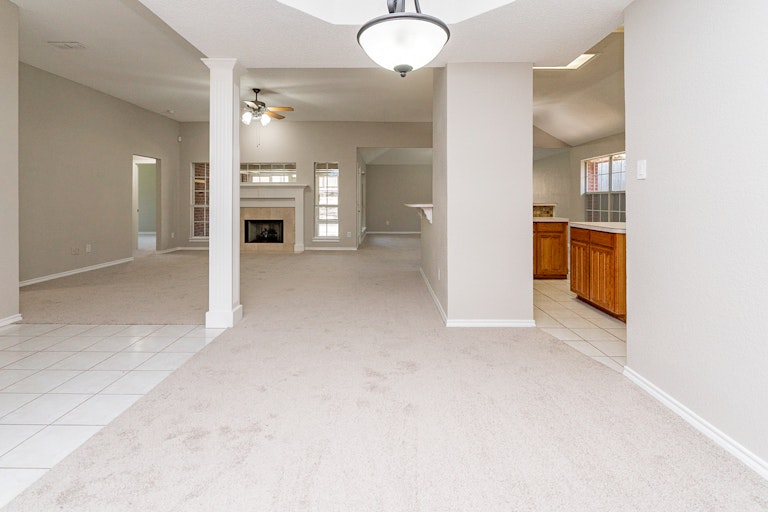 Photo 11 of 25 - 10170 Meadowcrest Dr, Benbrook, TX 76126