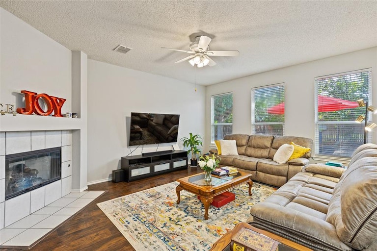 Photo 5 of 32 - 1105 Indian Trail Ct, Roanoke, TX 76262