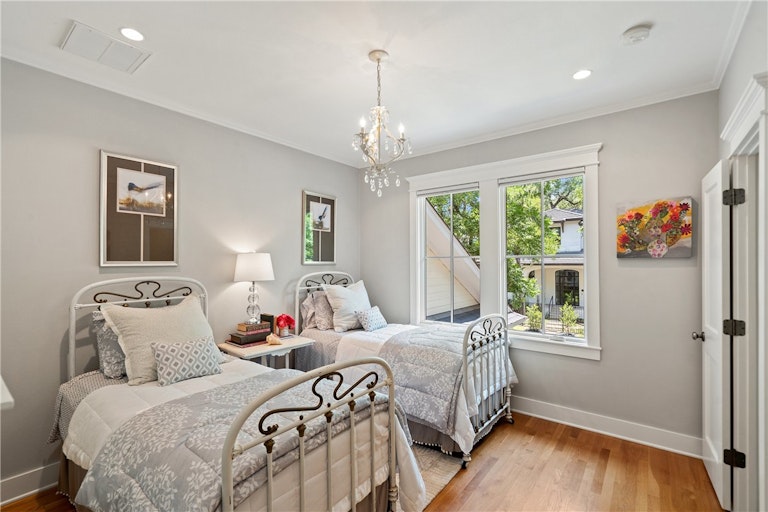 Photo 37 of 39 - 2901 Clearview Dr, Austin, TX 78703