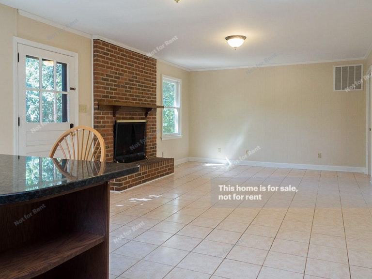 Photo 8 of 30 - 4801 Metcalf Dr, Raleigh, NC 27612