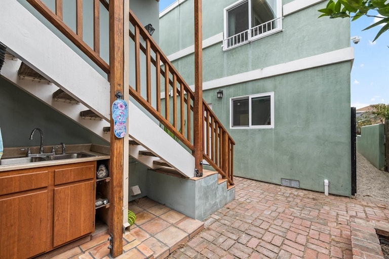 Photo 31 of 41 - 3136 Stanford Ave, Marina Del Rey, CA 90292
