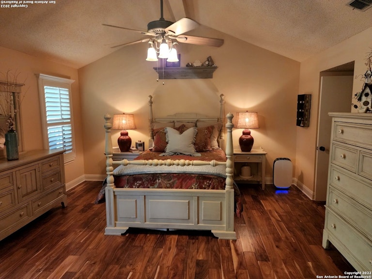 Photo 14 of 31 - 13626 Bluffcircle, San Antonio, TX 78216