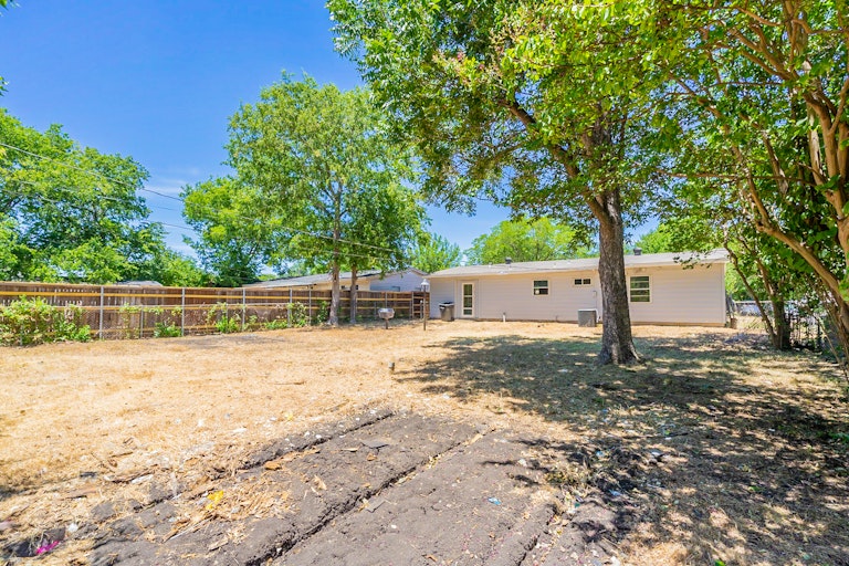 Photo 24 of 25 - 11740 Fernald Ave, Dallas, TX 75218