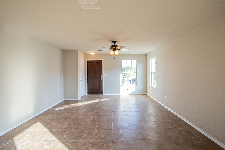 Photo 5 of 17 - 10911 Bosal Trl, San Antonio, TX 78245