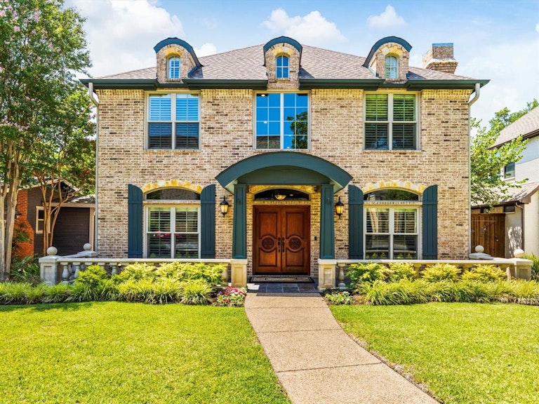 Photo 1 of 31 - 5421 Pershing Ave, Fort Worth, TX 76107