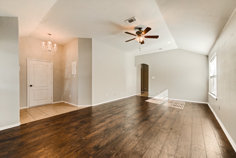 Photo 7 of 27 - 8508 Minturn Dr, Fort Worth, TX 76131