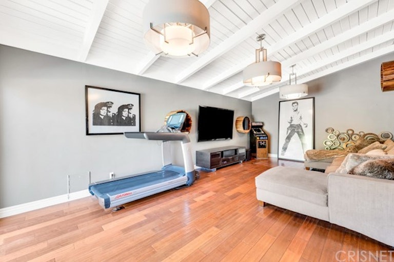 Photo 16 of 52 - 23644 Del Cerro Cir, Canoga Park, CA 91304