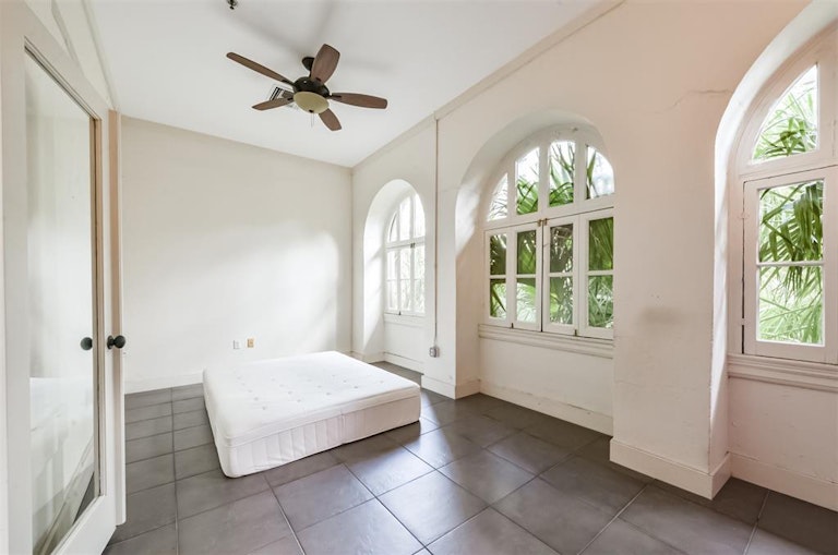 Photo 21 of 44 - 2700 Albany St #3B, Houston, TX 77006