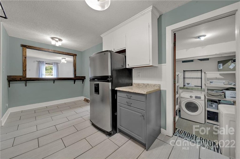 Photo 11 of 29 - 9023 Nottoway Dr, Charlotte, NC 28213
