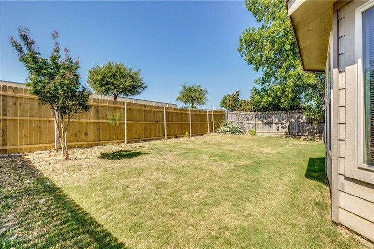 Photo 32 of 33 - 10045 Pronghorn Ln, Fort Worth, TX 76108