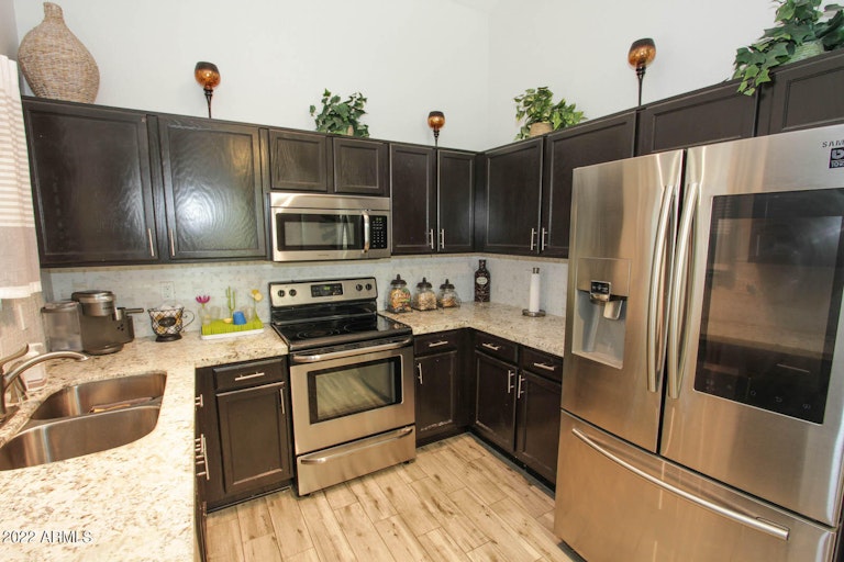 Photo 17 of 44 - 3048 W Zachary Dr, Phoenix, AZ 85027