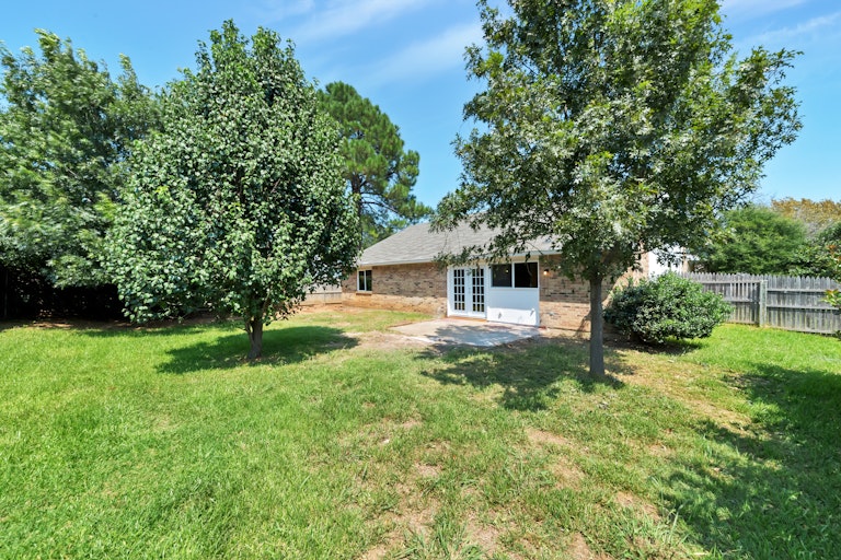 Photo 22 of 22 - 2409 Chinaberry Dr, Bedford, TX 76021