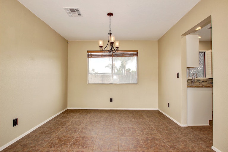 Photo 11 of 25 - 3543 E Tonto Ln, Phoenix, AZ 85050