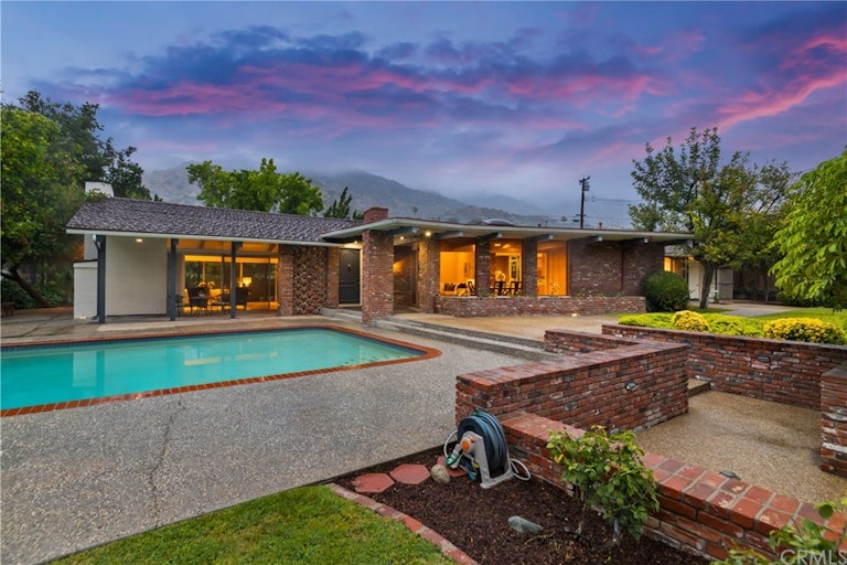 Photo 1 of 75 - 1123 W Donington St, Glendora, CA 91741