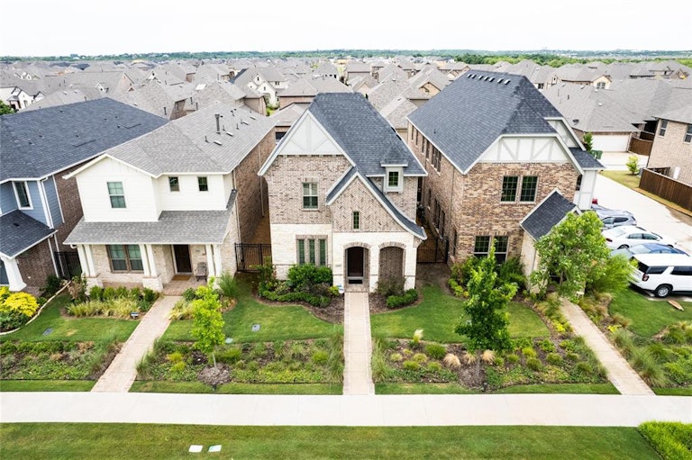 Photo 27 of 30 - 1503 English Blue Ln, Arlington, TX 76005