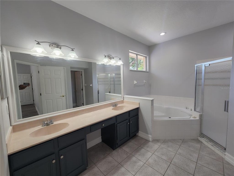 Photo 35 of 41 - 10095 Brandon Cir, Orlando, FL 32836