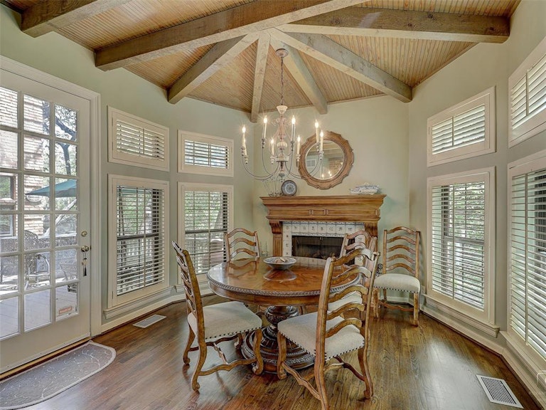 Photo 12 of 31 - 17316 Club Hill Ln, Dallas, TX 75248