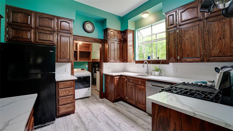 Photo 13 of 40 - 613 E Marvin Ave, Waxahachie, TX 75165