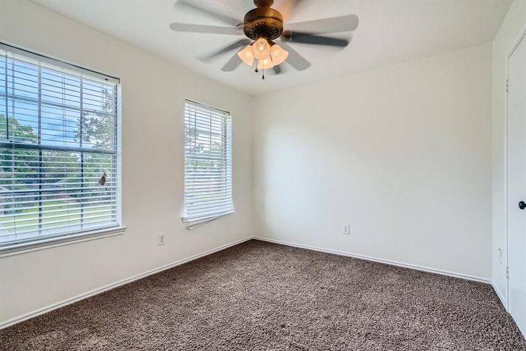 Photo 19 of 28 - 2903 Queen Victoria St, Pearland, TX 77581