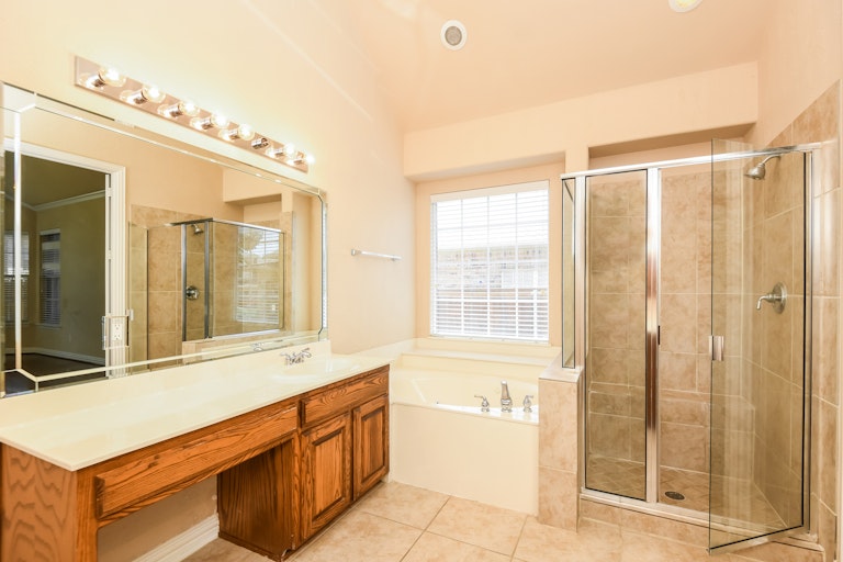 Photo 18 of 27 - 3625 Jennifer Dr, Flower Mound, TX 75022