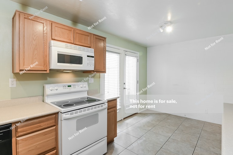 Photo 12 of 25 - 905 N Venice Ave Unit D, Tucson, AZ 85711