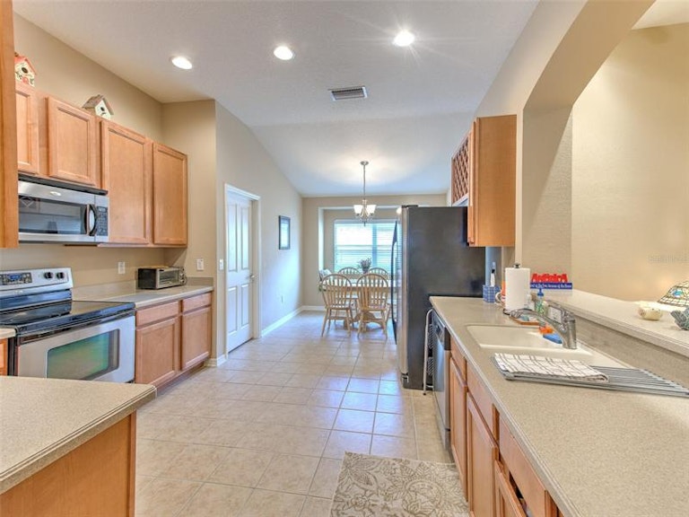 Photo 26 of 36 - 424 Down Pine Dr, Seffner, FL 33584