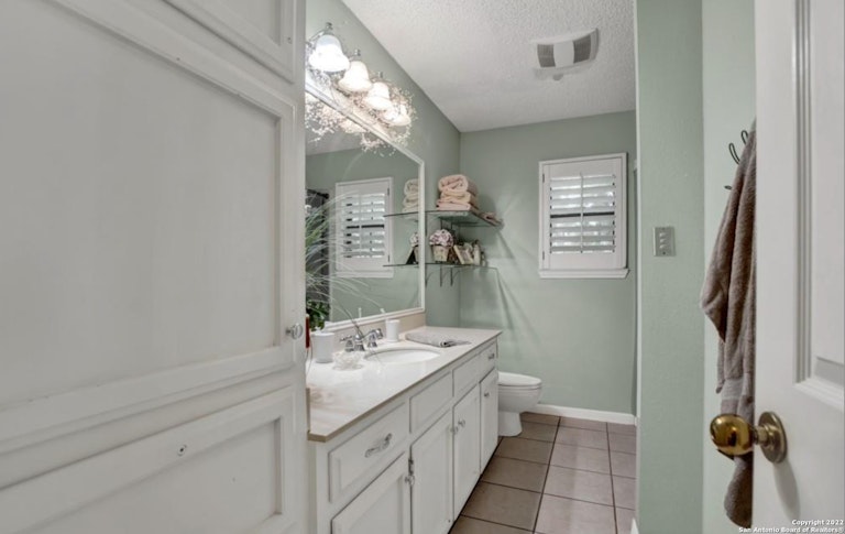 Photo 20 of 48 - 1820 Cypress Rapids Dr, New Braunfels, TX 78130