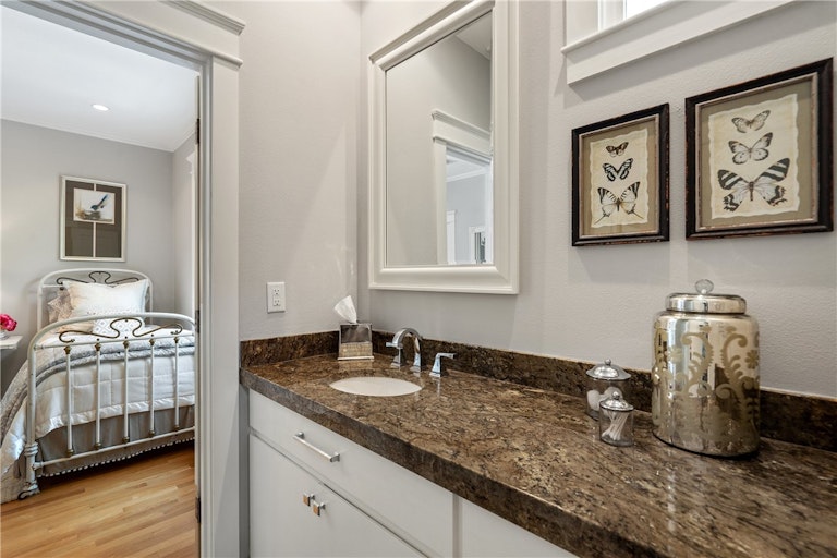 Photo 35 of 39 - 2901 Clearview Dr, Austin, TX 78703