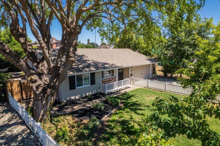 Photo 2 of 52 - 2341 Rogue River Dr, Sacramento, CA 95826