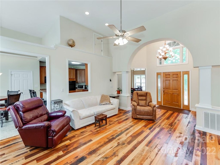 Photo 8 of 30 - 1801 Charles Raper Jonas Hwy, Mount Holly, NC 28120