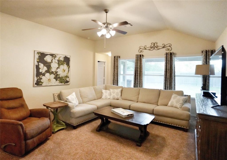 Photo 5 of 19 - 3033 Tulip Poplar Trl, Conroe, TX 77301