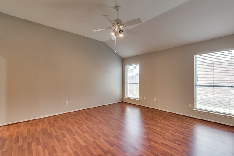 Photo 13 of 26 - 2508 Hidden Springs Dr, Mesquite, TX 75181