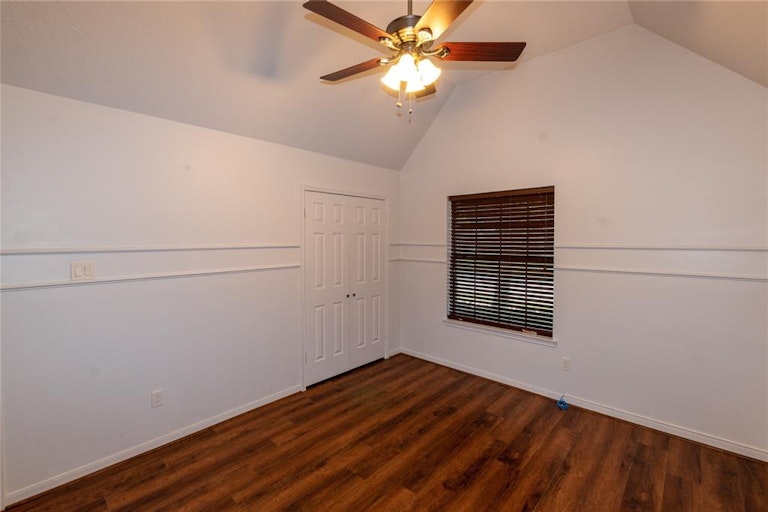 Photo 22 of 29 - 1010 Abbott Dr, Pearland, TX 77584