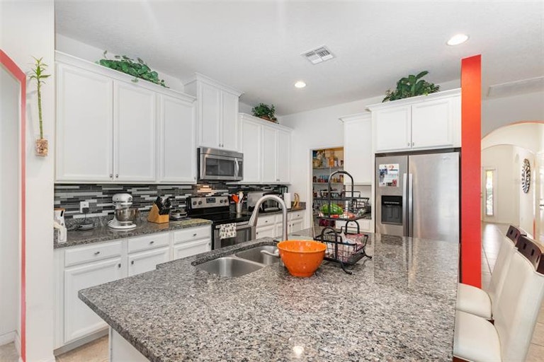 Photo 11 of 28 - 2814 Carter Grove Ln, Kissimmee, FL 34741