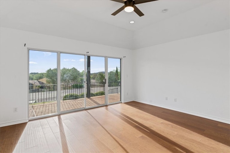 Photo 17 of 34 - 411 Seawind, Lakeway, TX 78734