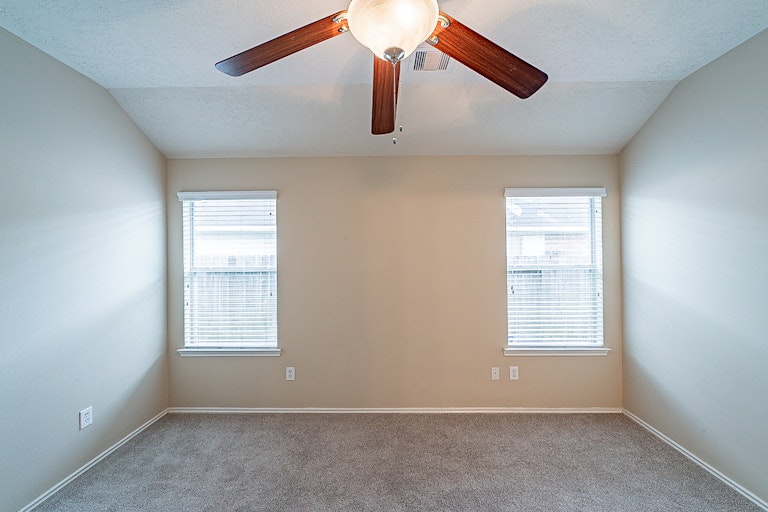 Photo 13 of 24 - 13527 High Banks Ln, Houston, TX 77034