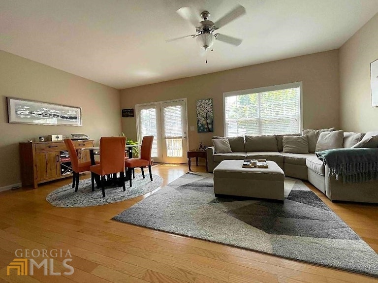 Photo 15 of 48 - 2467 Suwanee Pointe Dr, Lawrenceville, GA 30043