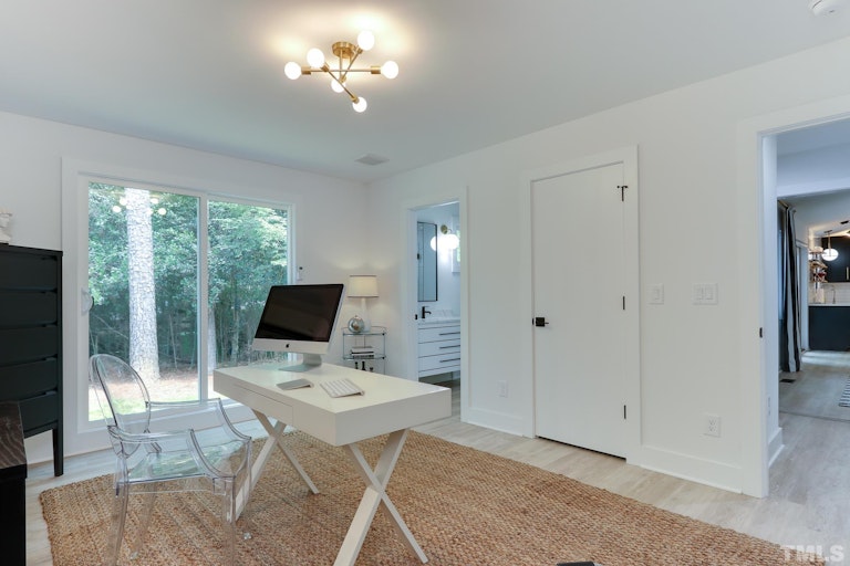 Photo 15 of 29 - 3016 Sylvania Dr, Raleigh, NC 27607