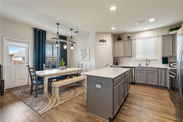 Photo 10 of 37 - 1517 Cliffbrake Way, Georgetown, TX 78626