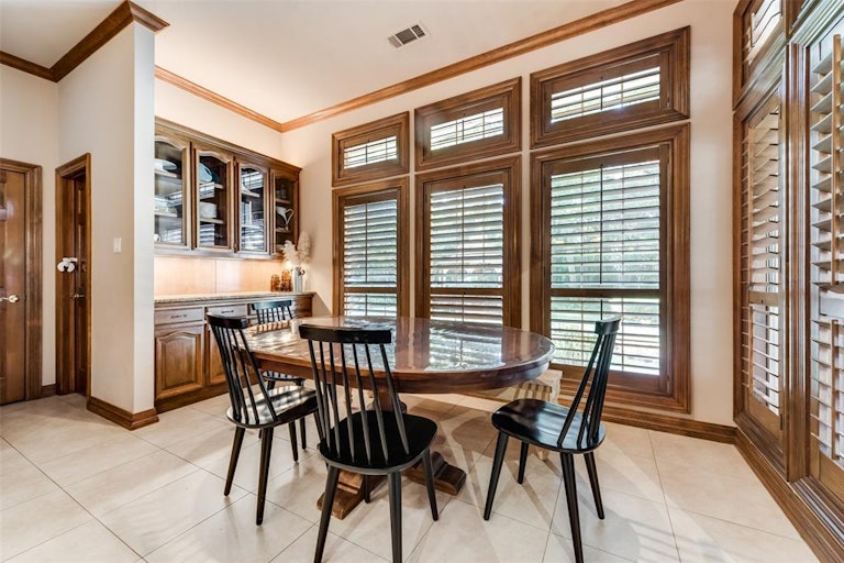 Photo 13 of 37 - 1605 Mariah Bay Cir, Rockwall, TX 75032