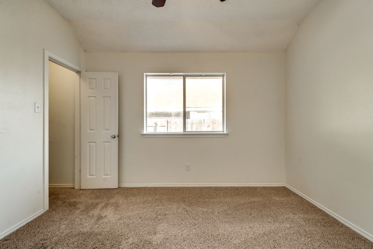 Photo 28 of 31 - 6511 Bluebonnet Dr, Rowlett, TX 75089