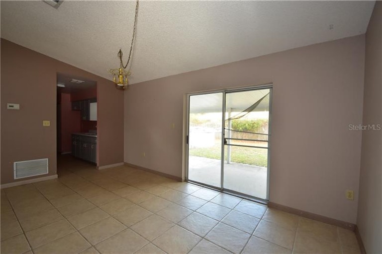 Photo 8 of 16 - 207 Lily Pad Ln, Eustis, FL 32726