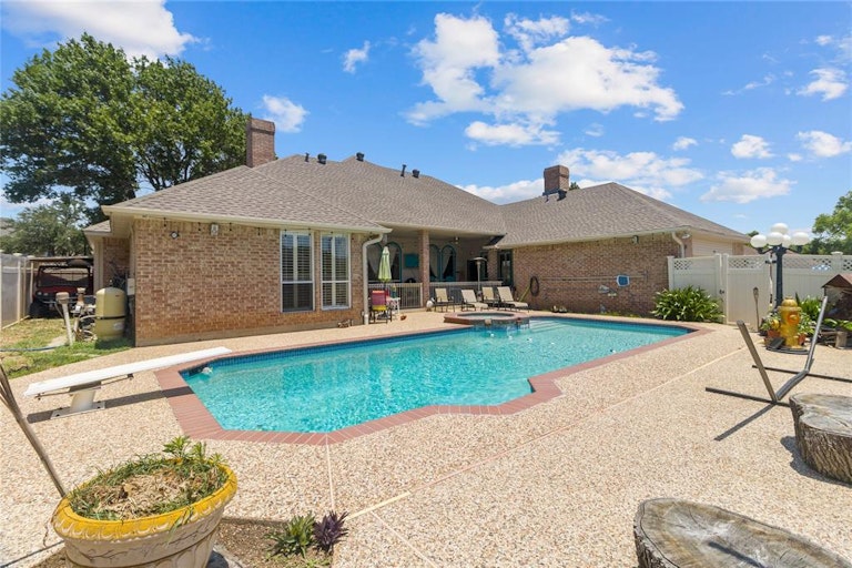 Photo 4 of 36 - 1312 Buxton Dr, Desoto, TX 75115