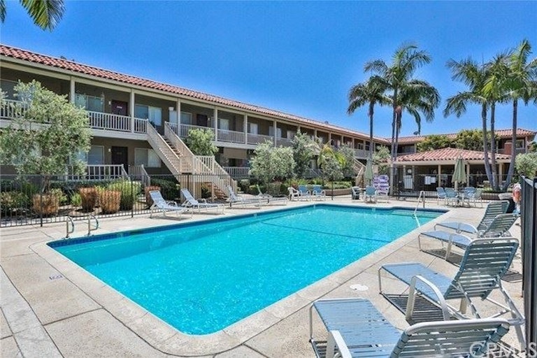 Photo 30 of 30 - 555 S La Veta Park Cir #116, Orange, CA 92868