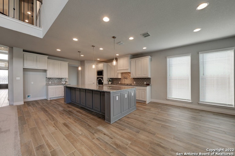 Photo 9 of 40 - 5389 Hartley Sq, Schertz, TX 78108