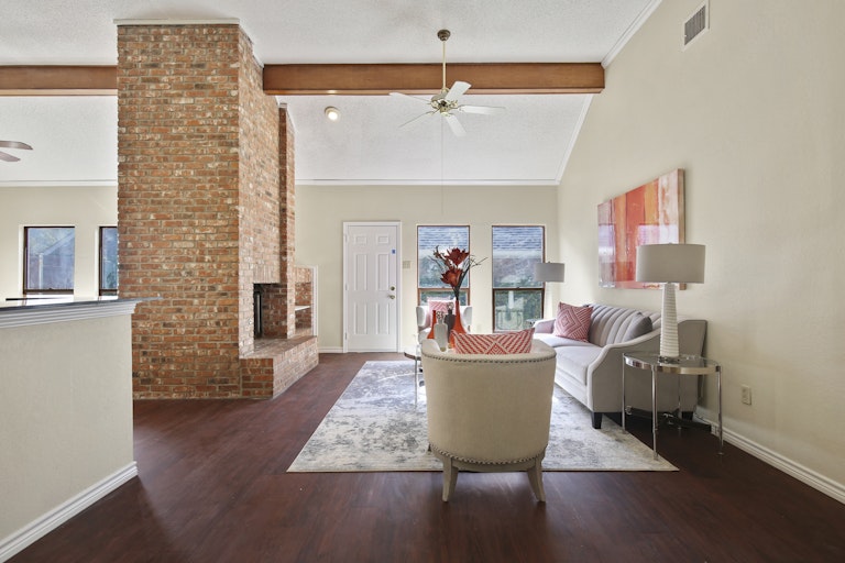 Photo 10 of 27 - 4236 Winding Way Ct, Dallas, TX 75287