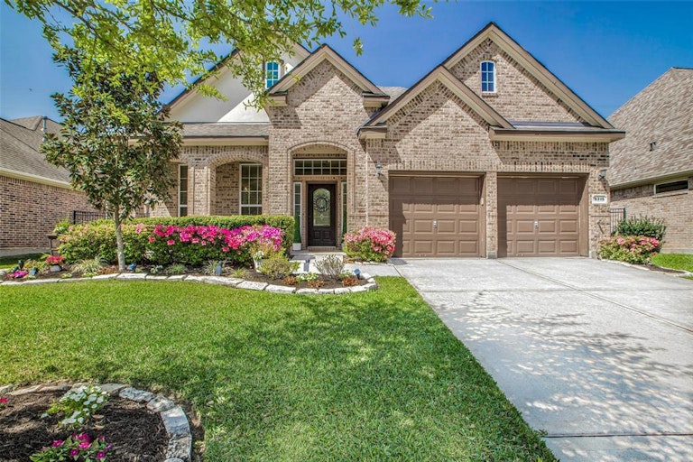 Photo 1 of 34 - 9315 Mystic Falls Ln, Humble, TX 77396